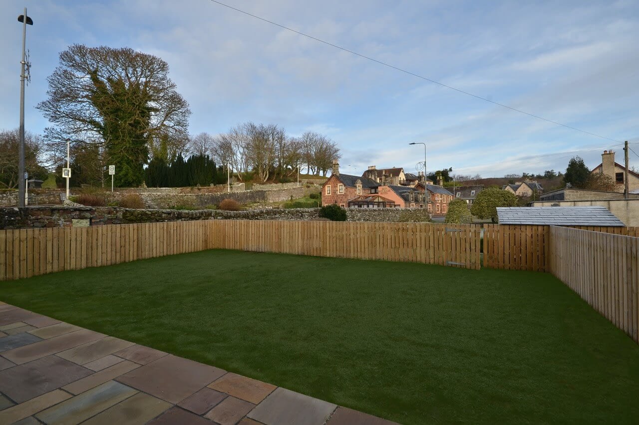 Garden view at Bluebell Cottage - Dunrobin Holiday Cottages, Caithness