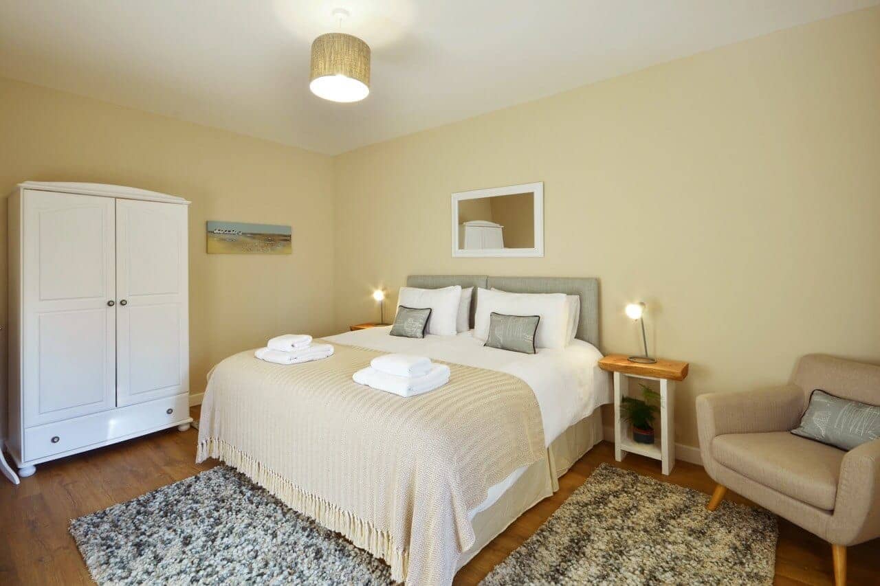 Double Bedroom at Bluebell Cottage - Dunrobin Holiday Cottages, Caithness