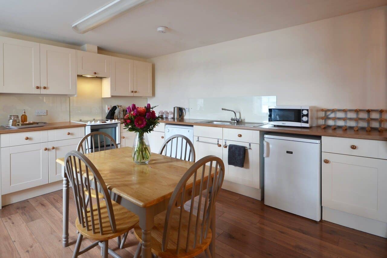 Kitchen Customs House - Dunrobin Holiday Cottages, Caithness