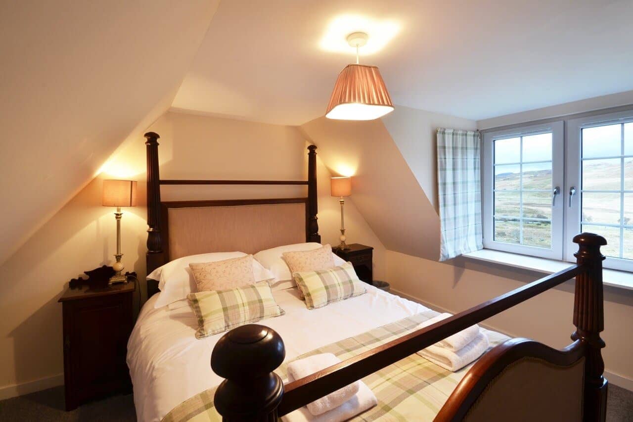 Double bedroom with views Keepers Cottage - Dunrobin Holiday Cottages, Caithness