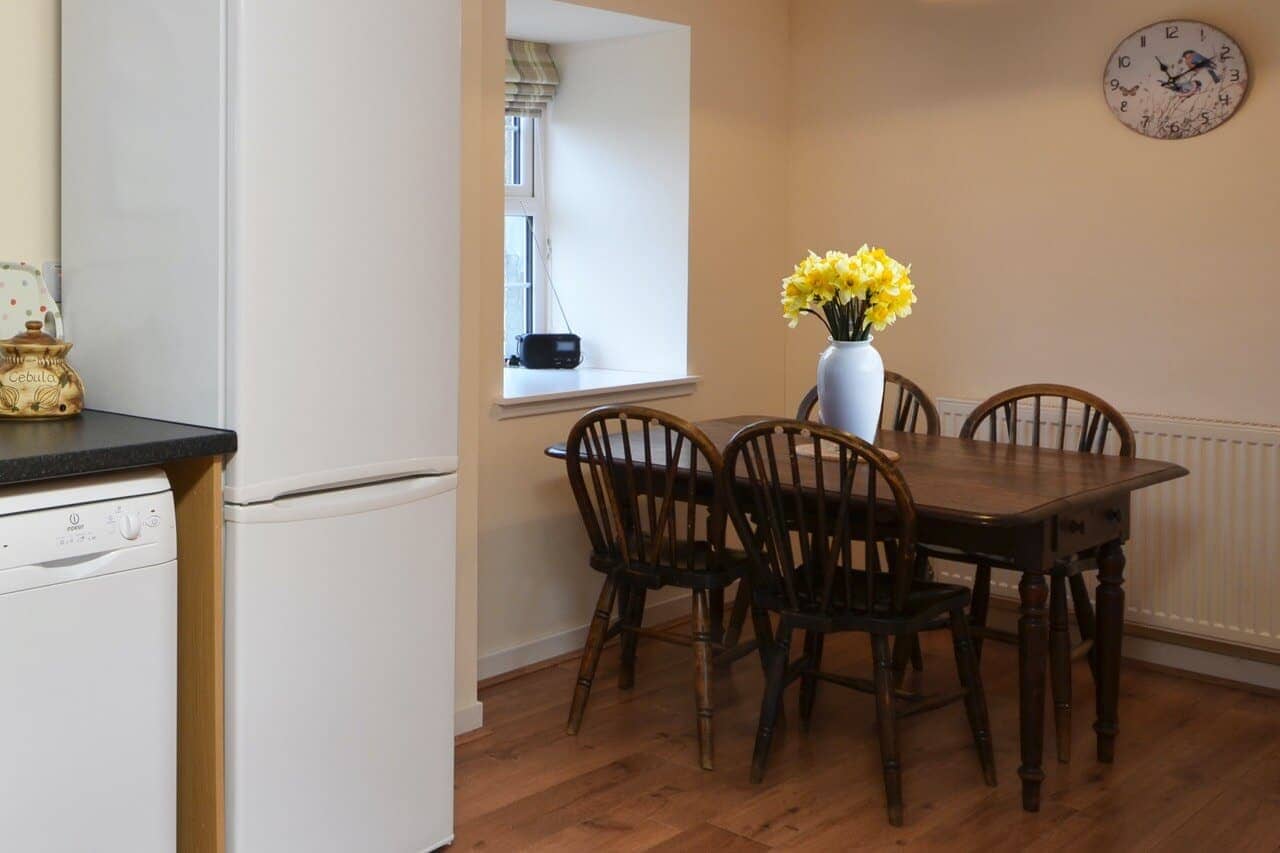 Kitchen & dining area Keepers Cottage - Dunrobin Holiday Cottages, Caithness