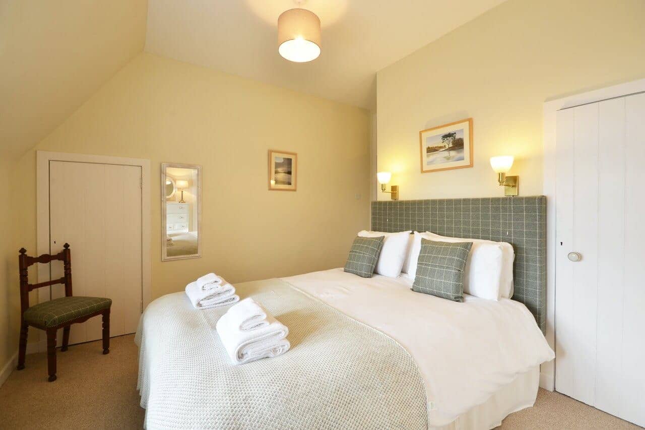 Double bedroom The Old Granary - Dunrobin Holiday Cottages, Caithness